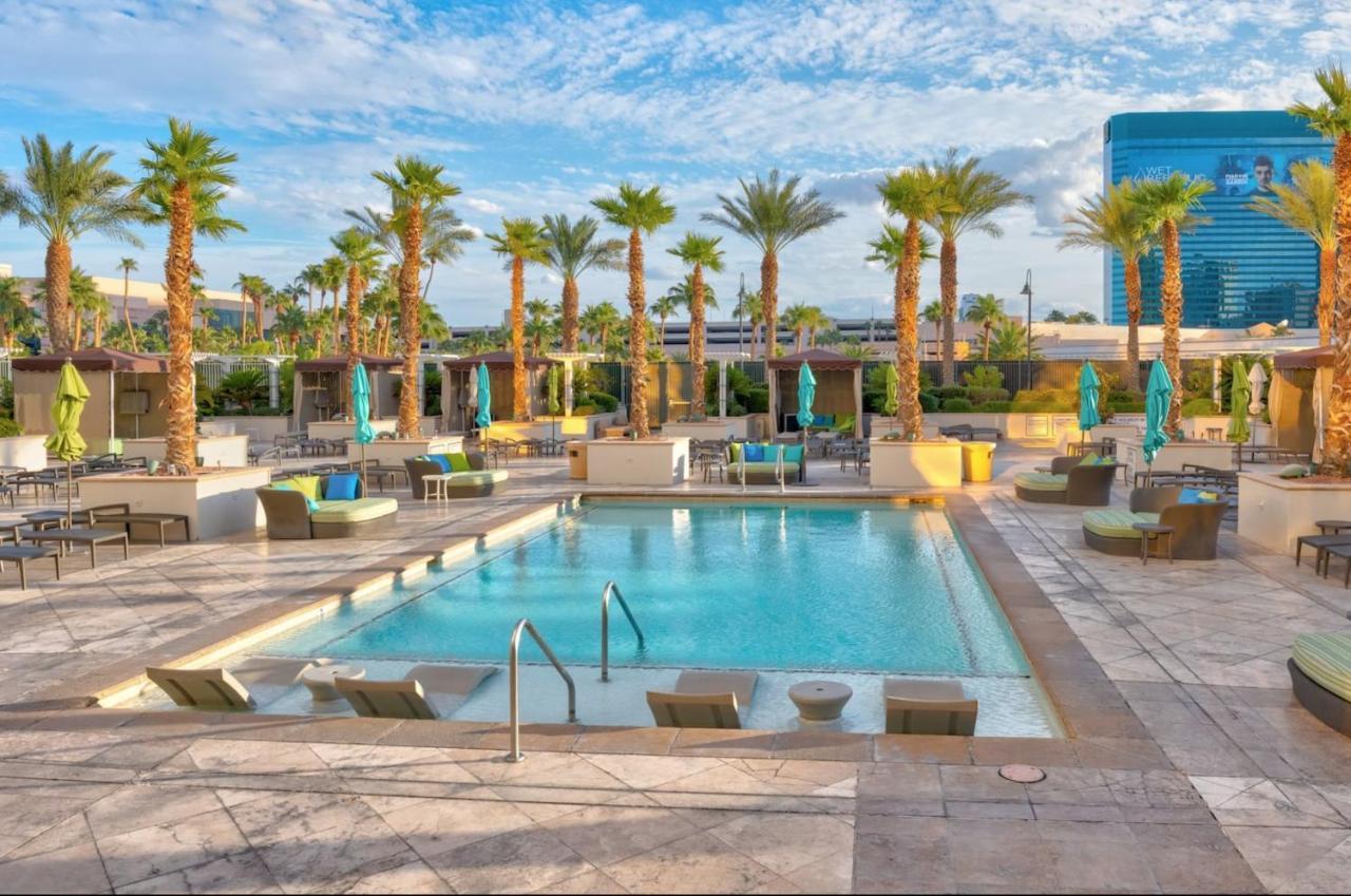 Balcony Full Strip View Suite Mgm Signature Free Valet Las Vegas Luaran gambar