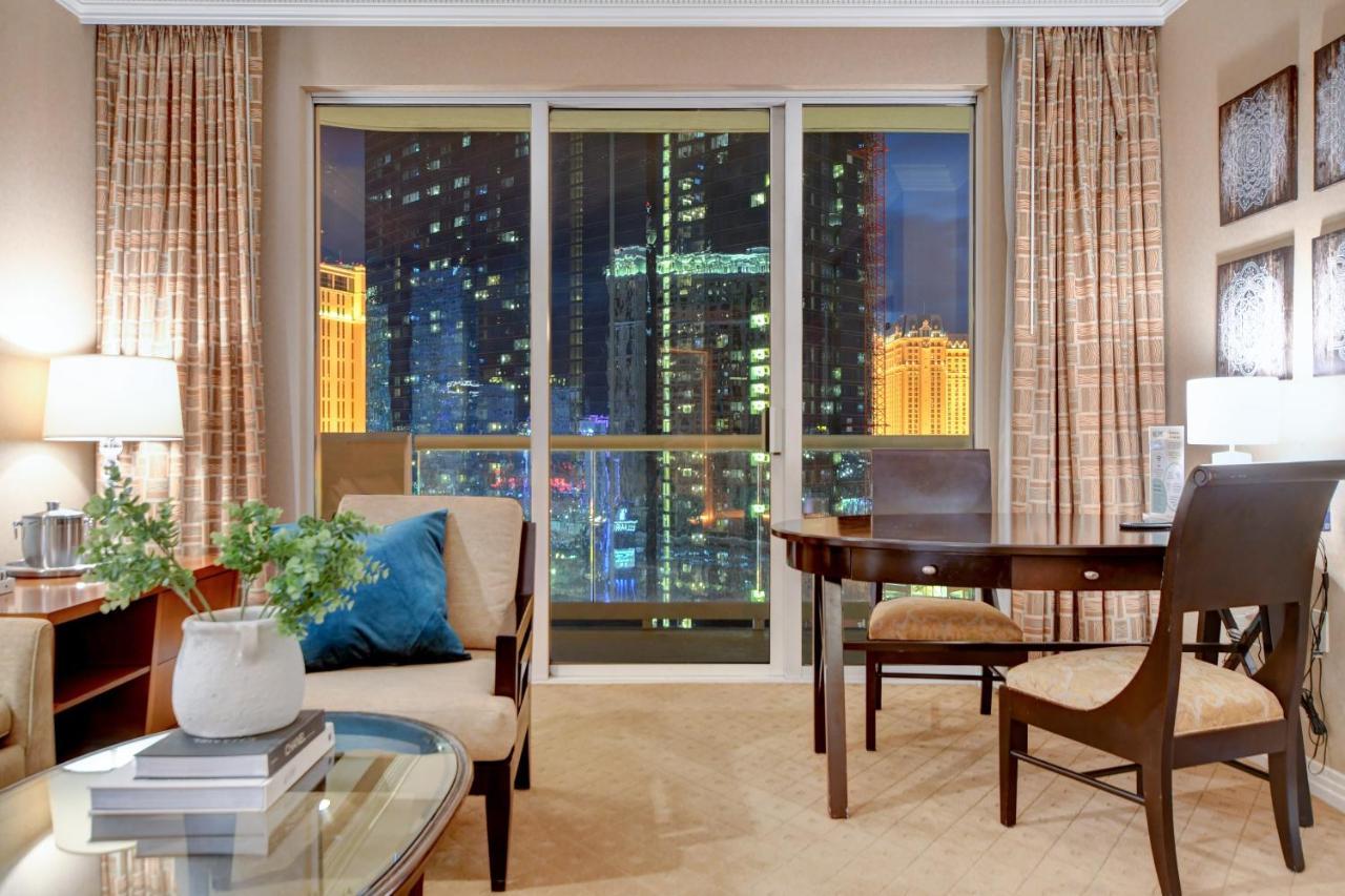 Balcony Full Strip View Suite Mgm Signature Free Valet Las Vegas Luaran gambar