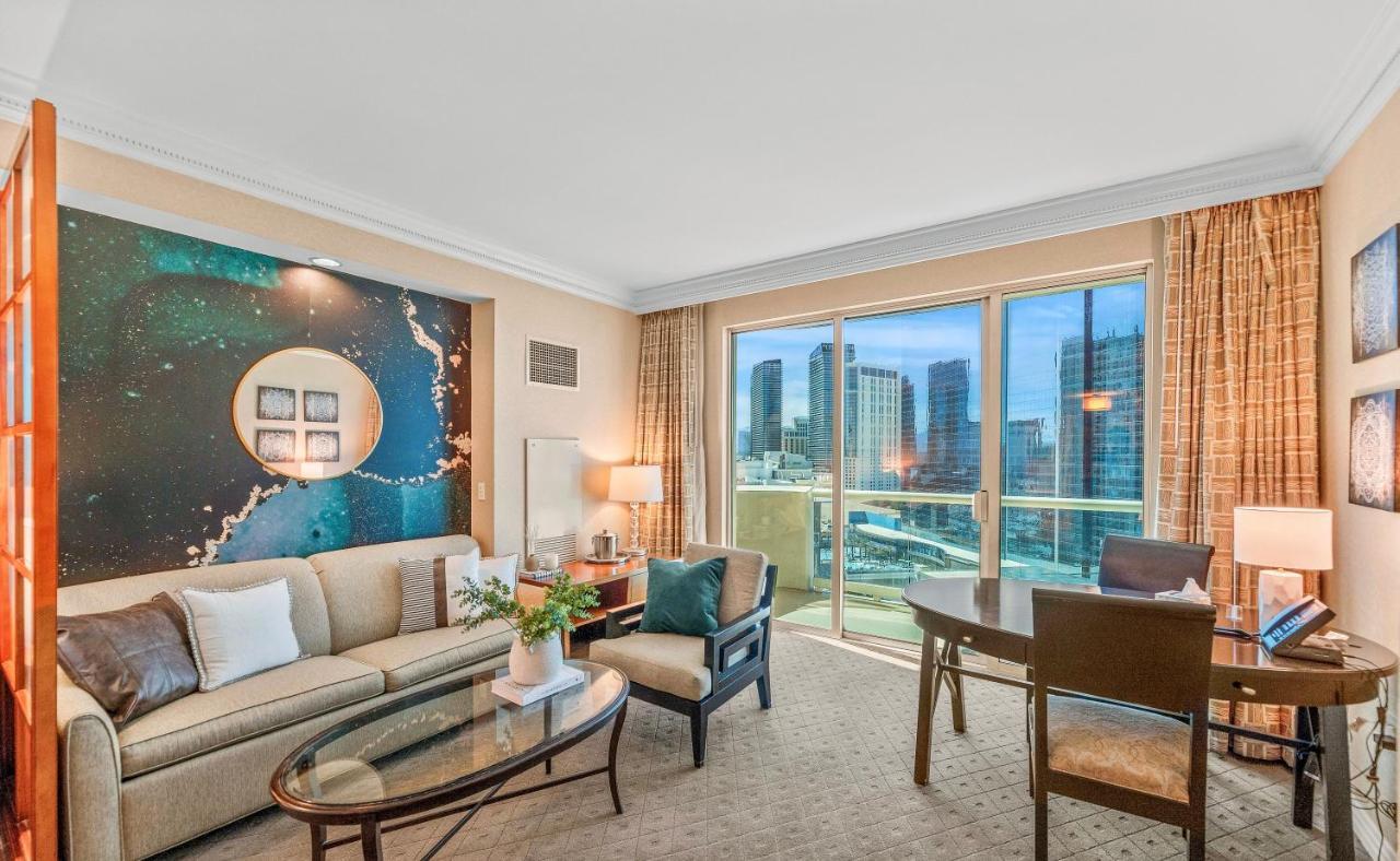 Balcony Full Strip View Suite Mgm Signature Free Valet Las Vegas Luaran gambar
