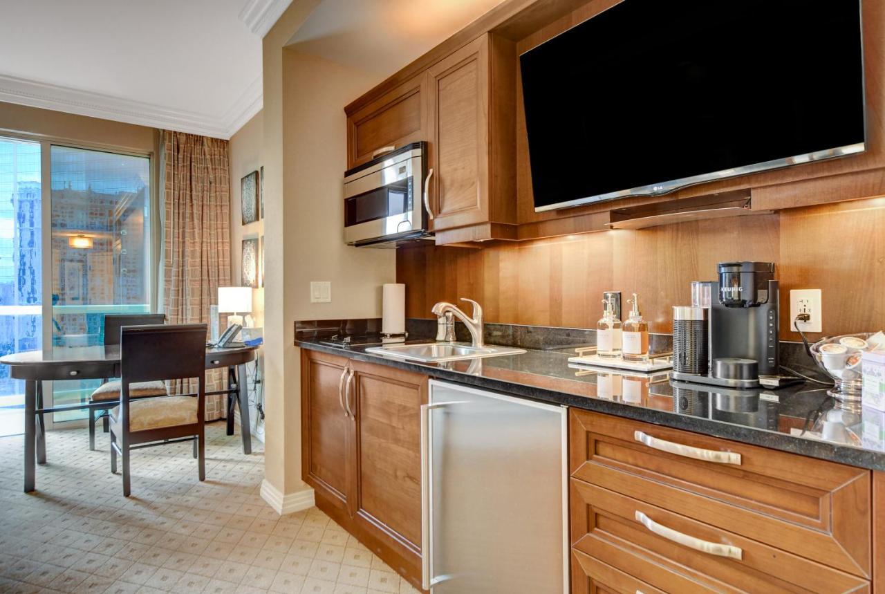 Balcony Full Strip View Suite Mgm Signature Free Valet Las Vegas Luaran gambar